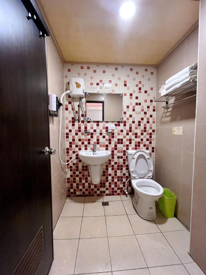 Ferienwohnung Fengchia Fun House Taichung Exterior foto