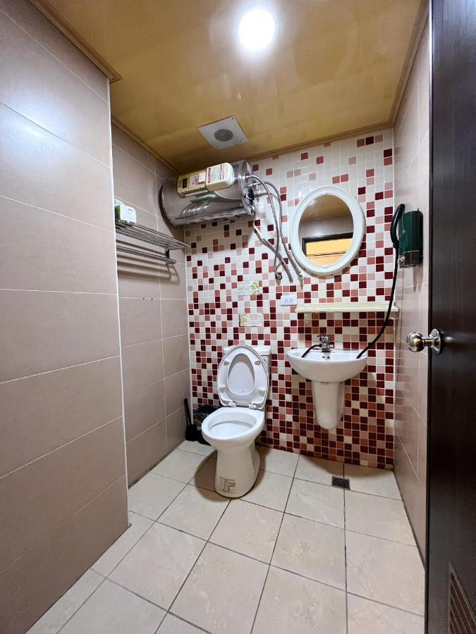 Ferienwohnung Fengchia Fun House Taichung Exterior foto