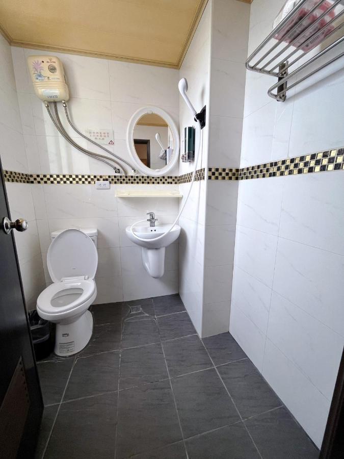 Ferienwohnung Fengchia Fun House Taichung Exterior foto